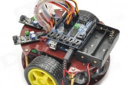 Arduino-автомобиль, проезжающий лабиринты